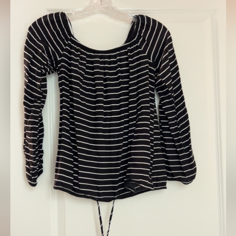 Altar’d State Off the shoulder cinch bottom top
